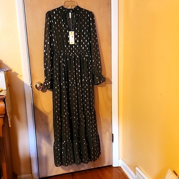Elan Dresses & Skirts - Maxi dressblack,beige with gold leaves .size M NWT